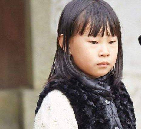 沈佳润小沈阳撕拉片互动，公主小妹家庭温馨时刻