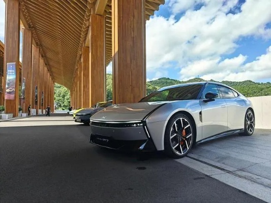 小米YU7续航挑战，小鹏P7破纪录狂飙3961km！