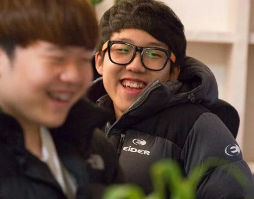 韩援Yasal与imp同框，神同步表情引热议