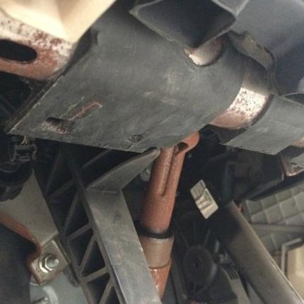 马自达气囊惊魂！手套箱弹出瞬间，副驾骨折惨剧揭秘