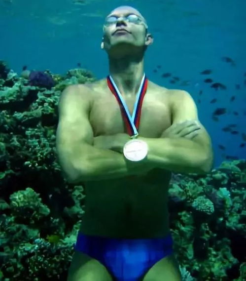 水下憋气29分钟破纪录！男子时长超海豚两倍！