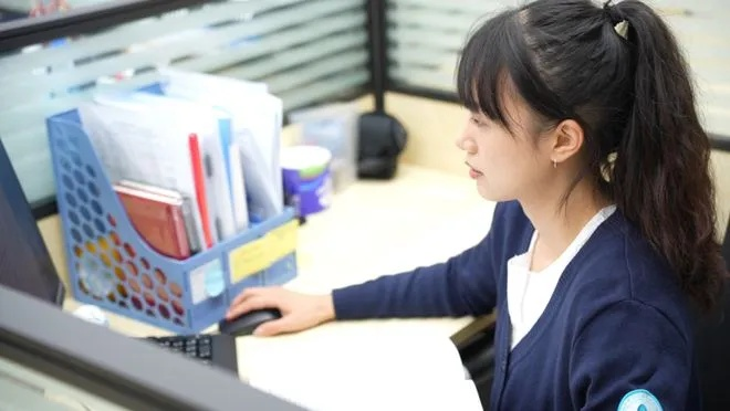 大学女生求职深圳，13元退款暖全网！求职故事引关注