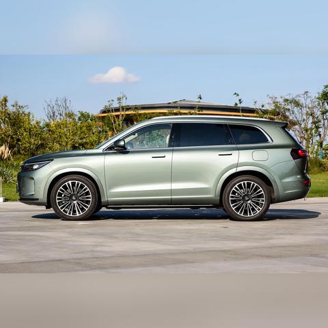 鸿蒙M7内饰惊艳曝光：副驾娱乐屏首度亮相！