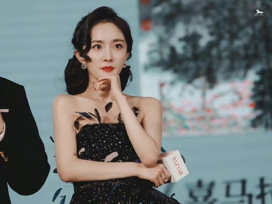 杨幂迪丽热巴同框！优雅与冷艳的绝美碰撞