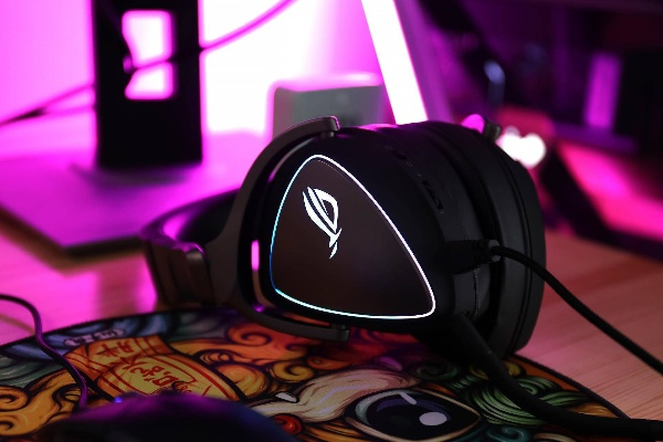 华硕ROG Pelta耳机：8分新高度，游戏音质巅峰之作