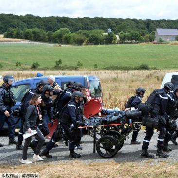 《生化9》科隆试玩大揭秘：里昂亲临现场，独家体验！