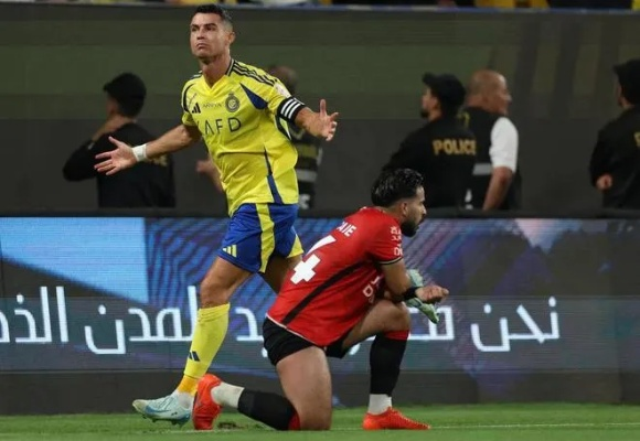 C罗点射再难破魔咒！沙特战况惊心动魄