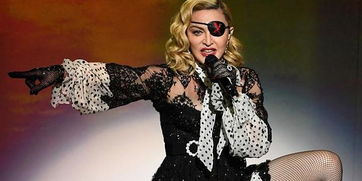 麦当娜67岁生日狂欢，与29岁男友甜蜜晒“Madudu”蛋糕