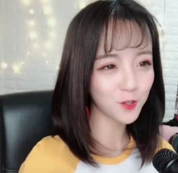 土屋太凤小号曝光：2岁萌娃舔酸奶引网友热议