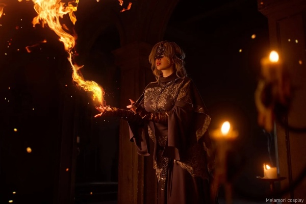 《艾尔登法环》玛丽卡COS惊艳：薄纱下的绝美曲线曝光