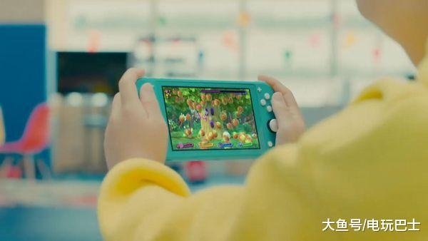 《7岁萌娃意外走红！拼色Switch Lite引玩家热议》
