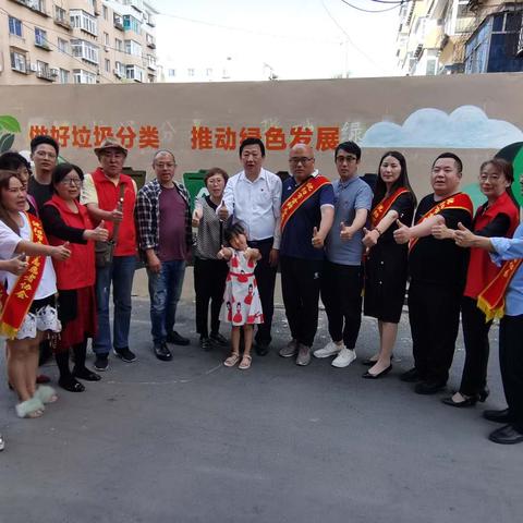 《鲁迅烟夹墙画引争议，博物馆回应：非一人之议可动摇》