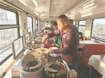 火车美食盛宴！35元畅享4荤4素，中铁沈阳局自助餐攻略大揭秘