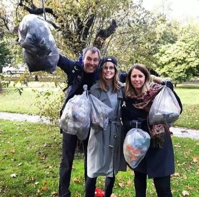 《印度街头捡垃圾挑战：外国团队引发网民热议》