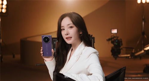 杨幂亲揭华为Mate XTs新配色：三折叠全面玩法大揭秘