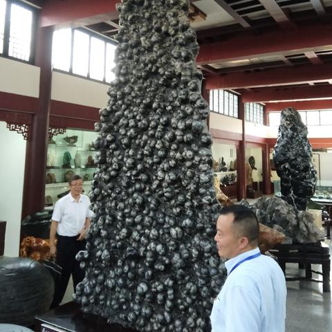 武汉天空现神秘巨影！专家揭秘：非陨石坠落之谜