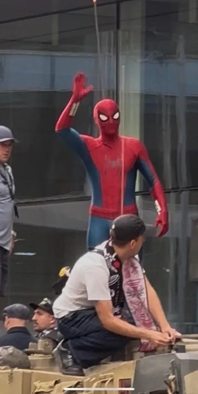 《蜘蛛侠4》动作戏幕后：成龙探班惊呆导演！