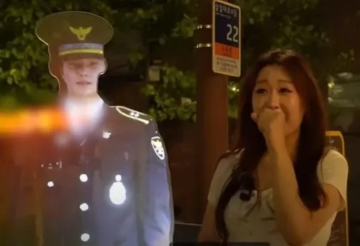 韩国公园惊现3D全息投影警察，犯罪率暴跌22%！