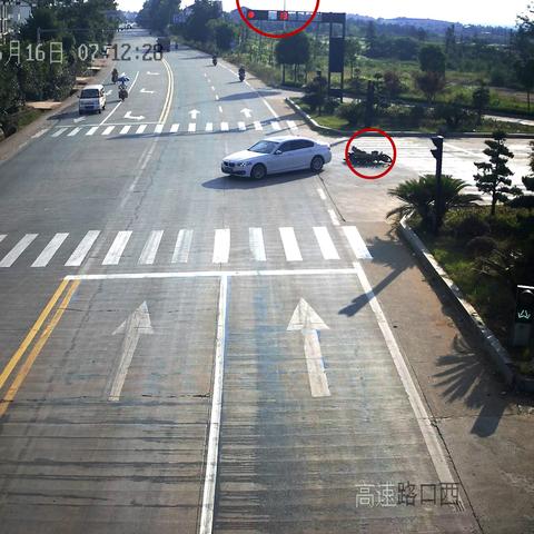 闯红灯被撞反遭全责？男子倒地仍冤枉！