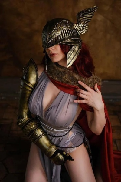 《艾尔登法环》玛莉卡COS：绝美身材，游戏女神风采再现