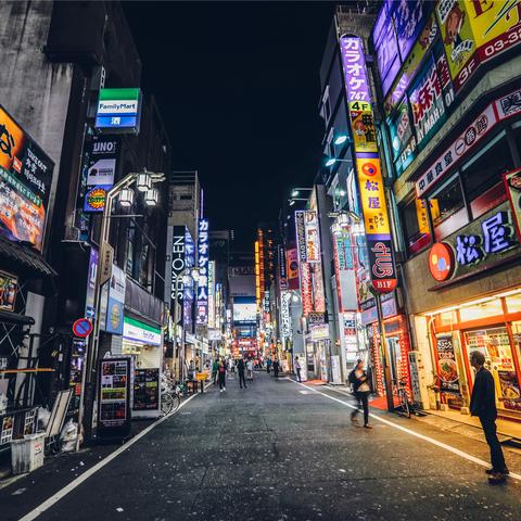 东京新宿火山灰覆盖：模拟富士山喷发惊悚现场