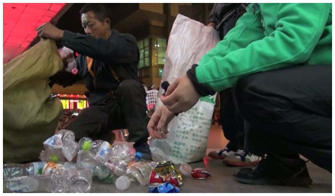 广州萌宠5年捡瓶狂潮，万元存款成游戏高手！