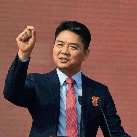 刘强东深夜宿迁偶遇老乡，大排档合影畅谈家常