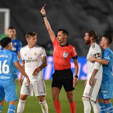 番茄狂欢！120吨番茄染红西班牙街头大战现场