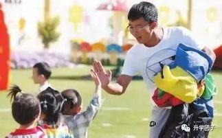 萌娃视频海外爆火！妈妈回应，萌娃与C罗梅西同框瞬间引热议