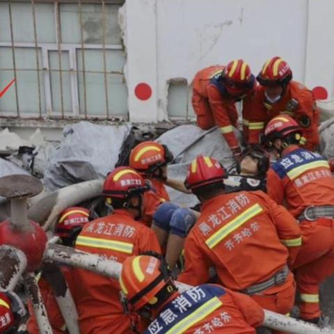 龙吸水奇观！黑龙江天空现神秘“吸管”现象