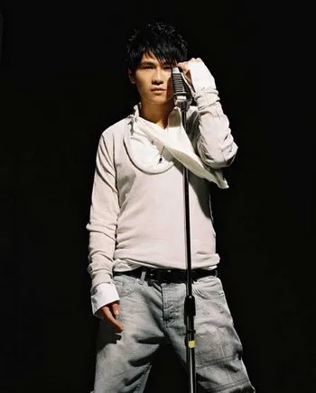 曹格品论区风云：陶喆王力宏歌迷激战正酣