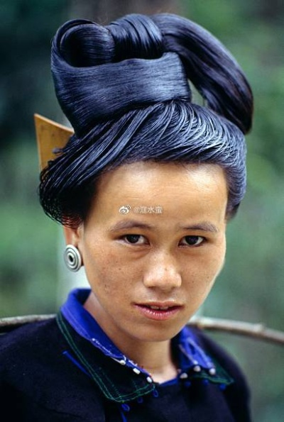 苗族老者发型揭秘：二次元风传统之美