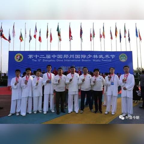 峨眉山公主抱引争议,领队回应安全至上 峨眉山公主抱引争议,领队回应安全至上