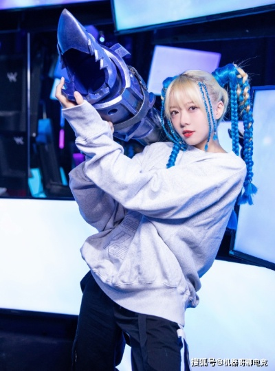 LOL骆歆水晶玫瑰女警COS惊艳美图曝光