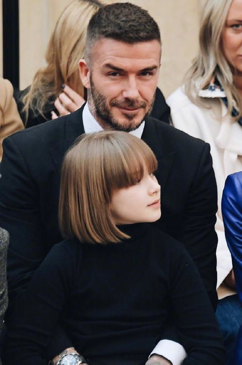 贝克汉姆14岁女儿惊艳亮相：金发碧眼美少女养成记