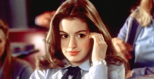 安妮·海瑟薇片场护萌宠，萌娃在场狗仔退散！