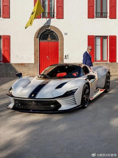 法拉利皮耶罗驾驭小米SU7 Ultra，畅享F1级驾驭体验