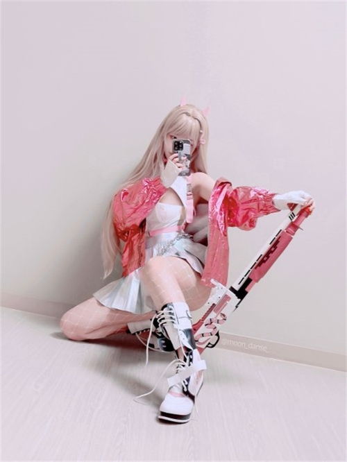 《胜利女神：妮姬》Coser小红帽惊艳亮相！身材绝美引热议