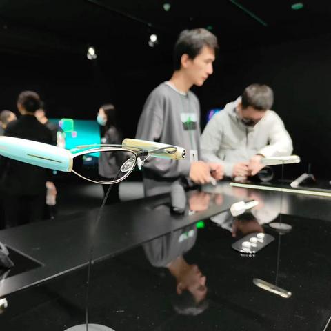 华为新突破！三折叠技术再升级，华为自研技术引领行业革新