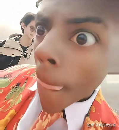 粉丝母亲怒告甲亢哥：路遇粉丝儿子却无互动，引热议