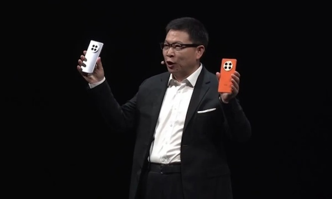 “天王同框！法拉利传奇，余承东携手再现辉煌”