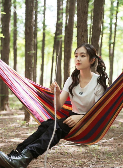 李兰迪裤子评测：含蓄型与外扩型对比，动态图解析新潮流