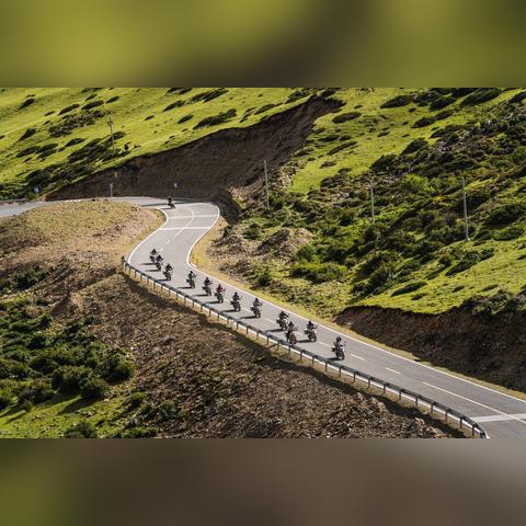 环球征途17国印度车手英国早餐后惊失爱车，揭秘骑行奇遇！