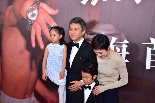 邓超探访“一毛钱奶奶”暖心互动，街道办透露奶奶健康佳讯