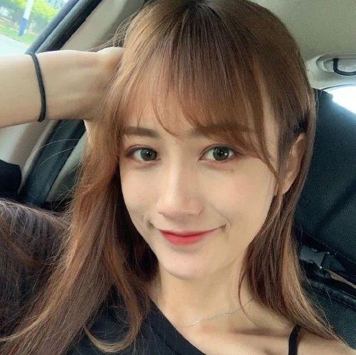 女网友撞脸“小熊女”贝拉拉姆齐：额头神似揭秘，颜值新高度