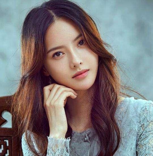 威尼斯影后辛芷蕾创纪录，中国首位内地籍最佳女演员惊艳全球！