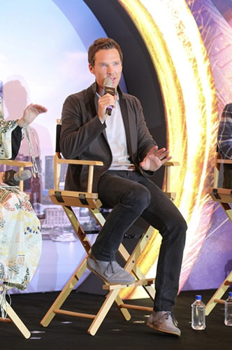 卷福缺席《复联5》发布会真相：揭秘椅子之谜，独家揭秘！