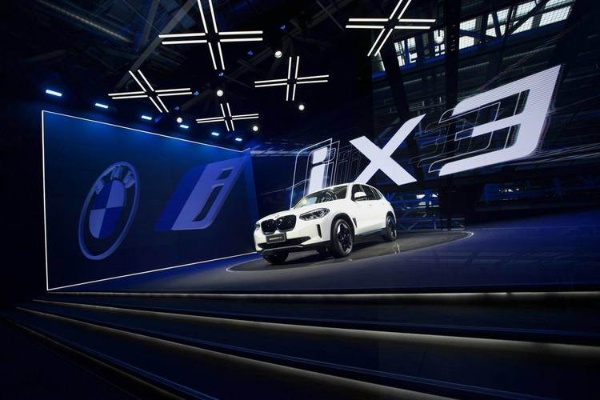 首发宝马iX3中国版惊艳亮相，探索未来豪华智能驾驶新境界