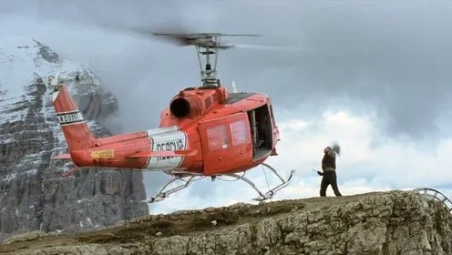 直升机惊魂！8分钟坠毁悲剧：揭秘生存挑战极限