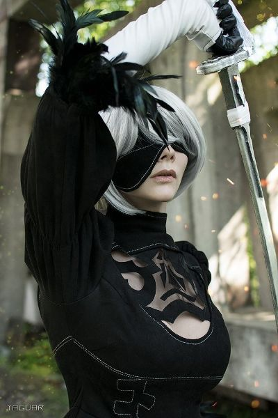 2B美女COS《空洞骑士》大黄蜂，曲线动人，丝之歌角色再现！